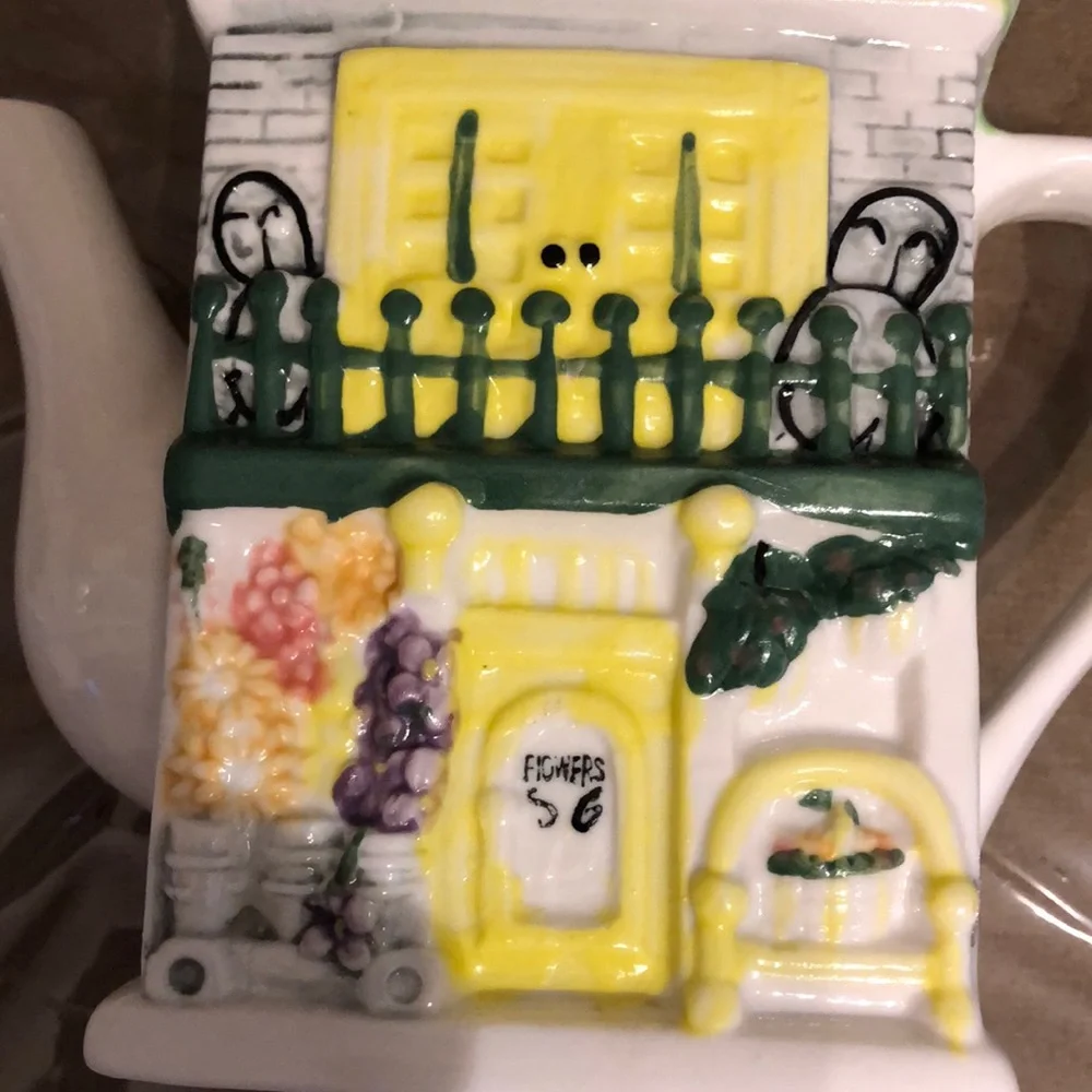 Adorable Vintage House Teapot